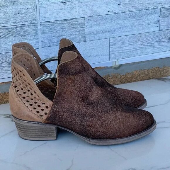 Circle G by Corral Ladies Brown Cutout Bootie 9 - Picture 1 of 7